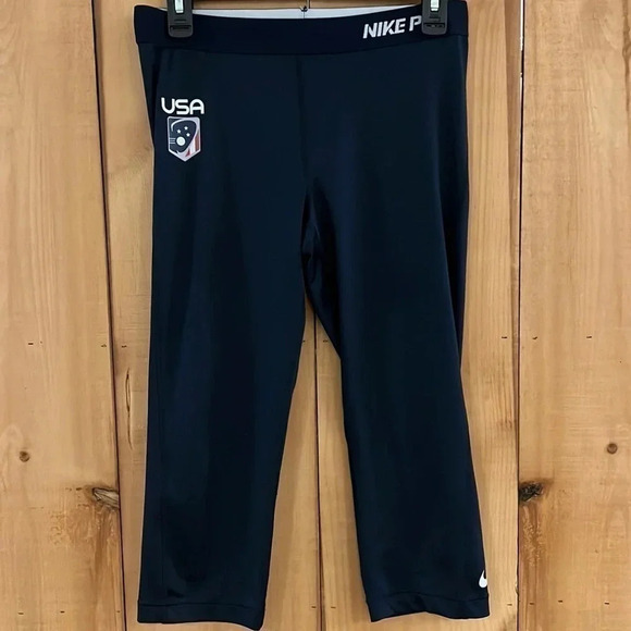 Pants - Nike Pro Capri Workout Size M